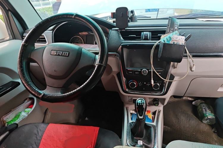 Used Jinbei New Hiace X30L CNG 2023 100L CNG Wealth Edition Van 2/5-Seater Air-Conditioned Model SWCC15M Center Console