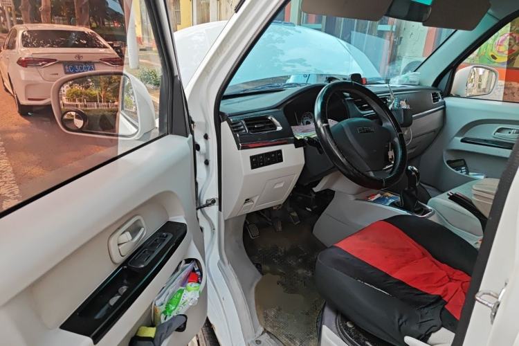 Used Jinbei New Hiace X30L CNG 2023 100L CNG Wealth Edition Van 2/5-Seater Air-Conditioned Model SWCC15M Driver Seat