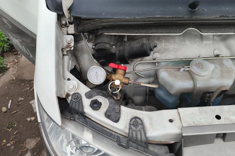 Used Jinbei New Hiace X30L CNG 2023 70L CNG Wealth Edition 6/7-seater Bus Non-Air-Conditioned Model SWCC15M Engine Bay Right