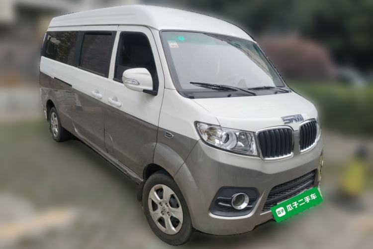 Used Jinbei New Hiace X30L CNG 2023 100L CNG Wealth Edition Bus 6/7-Seater Central Air-Conditioned Model SWCC15M Front Right 45 Deg