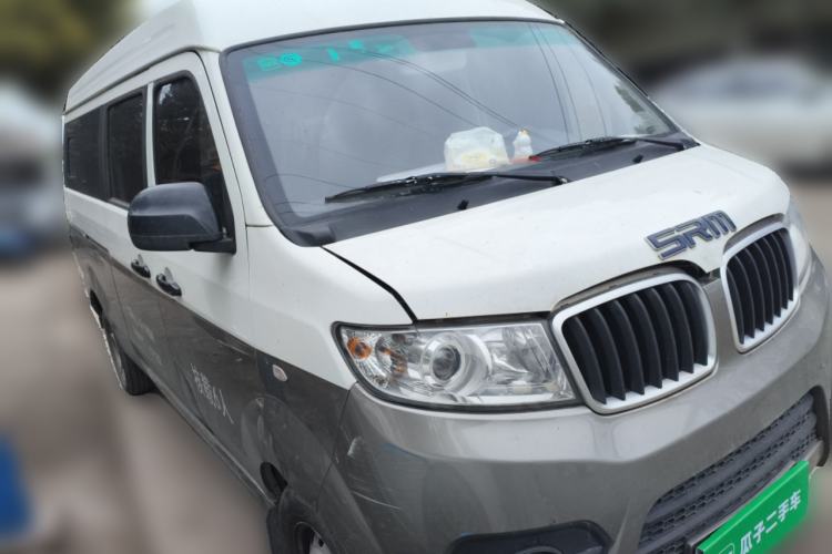 Used Jinbei New Hiace X30L CNG 2023 70L CNG Wealth Edition 6/7-seater Bus Non-Air-Conditioned Model SWCC15M Front Right 45 Deg