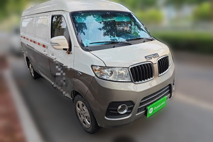 Used Jinbei New Hiace X30L CNG 2023 100L CNG Wealth Edition Van 2/5-Seater Air-Conditioned Model SWCC15M Front Right 45 Deg