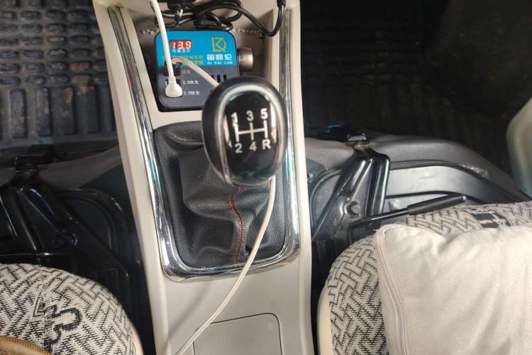 Used Jinbei New Hiace X30L CNG 2023 100L CNG Wealth Edition Bus 6/7-Seater Central Air-Conditioned Model SWCC15M Gear Lever