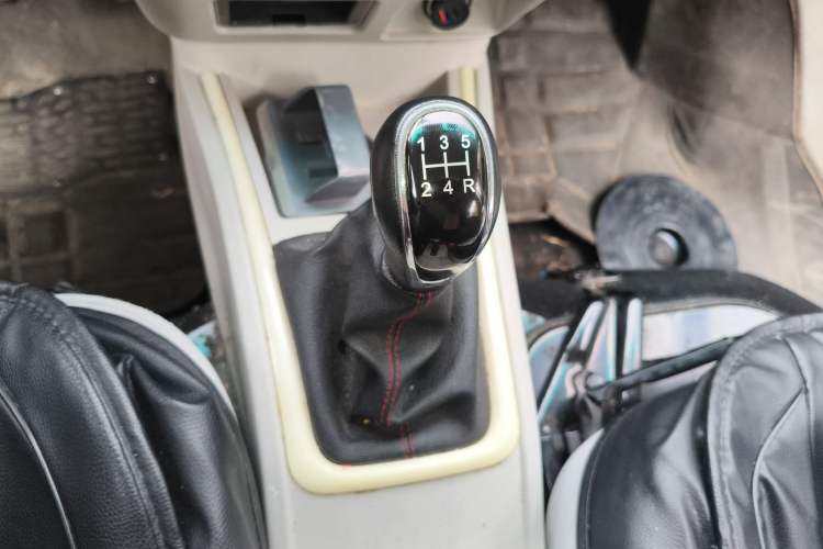 Used Jinbei New Hiace X30L CNG 2023 70L CNG Wealth Edition 6/7-seater Bus Non-Air-Conditioned Model SWCC15M Gear Lever