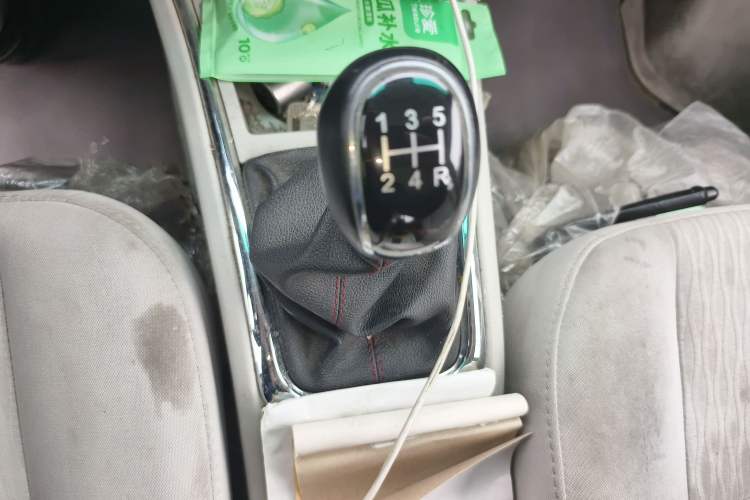 Used Jinbei New Hiace X30L CNG 2023 100L CNG Wealth Edition Bus 6/7 Seats No Air Conditioning SWCC15M Gear Lever