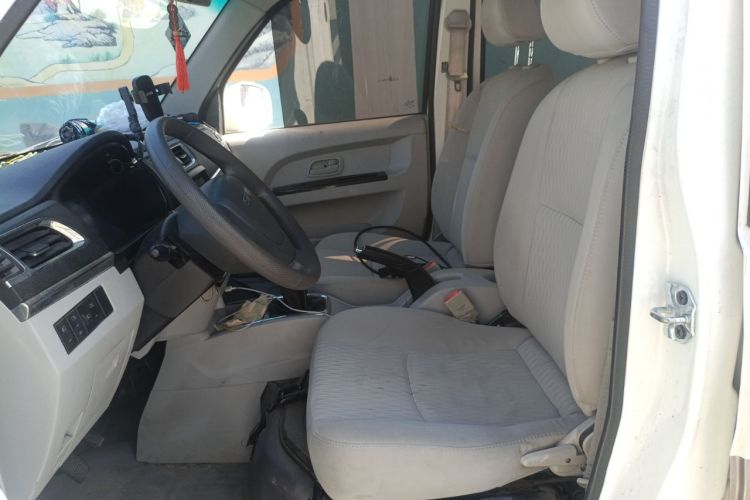 Used Jinbei New Hiace X30L CNG 2023 70L CNG Wealth Edition 6/7-seater Bus Non-Air-Conditioned Model SWCC15M Left Front Seat