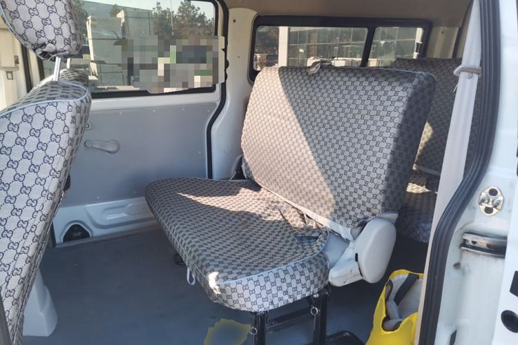 Used Jinbei New Hiace X30L CNG 2023 70L CNG Wealth Edition 6/7-seater Bus Non-Air-Conditioned Model SWCC15M Left Rear Seat