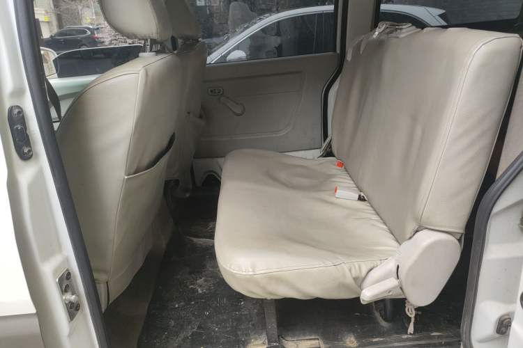 Used Jinbei New Hiace X30L CNG 2023 100L CNG Wealth Edition Bus 6/7-Seater Central Air-Conditioned Model SWCC15M Left Rear Seat