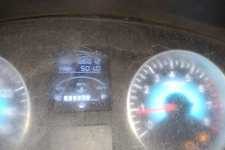 Used Jinbei New Hiace X30L CNG 2023 70L CNG Wealth Edition 6/7-seater Bus Non-Air-Conditioned Model SWCC15M Odometer Close Up