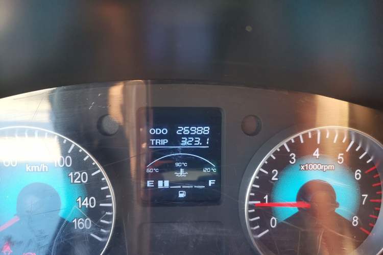 Used Jinbei New Hiace X30L CNG 2023 70L CNG Wealth Edition 6/7-seater Bus Non-Air-Conditioned Model SWCC15M Odometer Close Up
