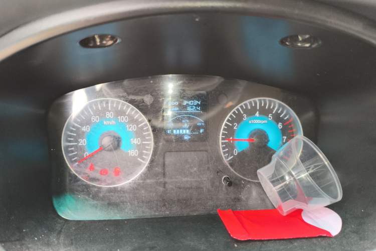 Used Jinbei New Hiace X30L CNG 2023 70L CNG Wealth Edition 6/7-seater Bus Non-Air-Conditioned Model SWCC15M Odometer Close Up