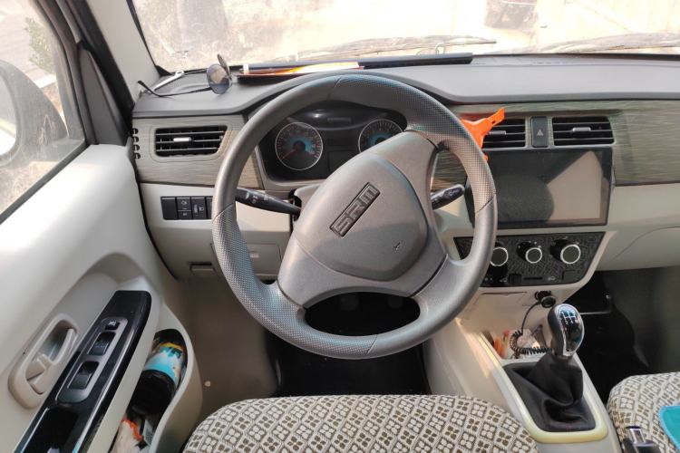 Used Jinbei New Hiace X30L CNG 2023 100L CNG Wealth Edition Bus 6/7-Seater Central Air-Conditioned Model SWCC15M Steering Wheel