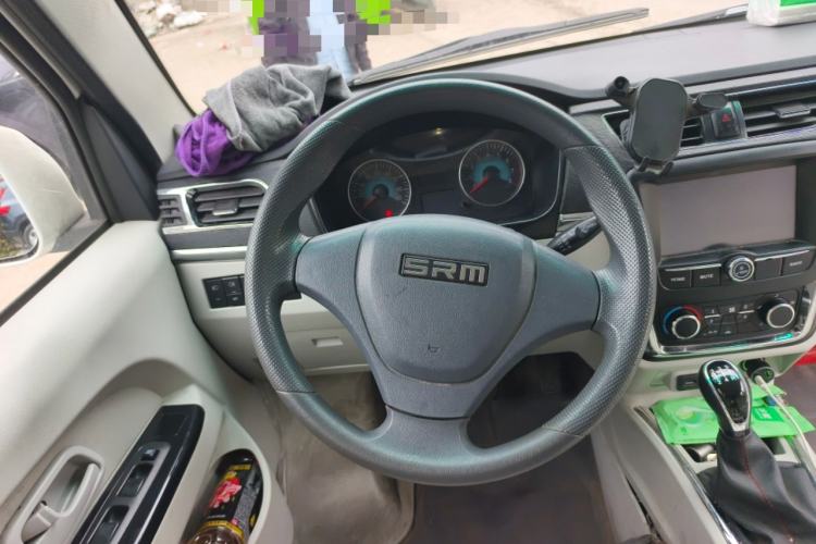Used Jinbei New Hiace X30L CNG 2023 100L CNG Wealth Edition Bus 6/7 Seats No Air Conditioning SWCC15M Steering Wheel
