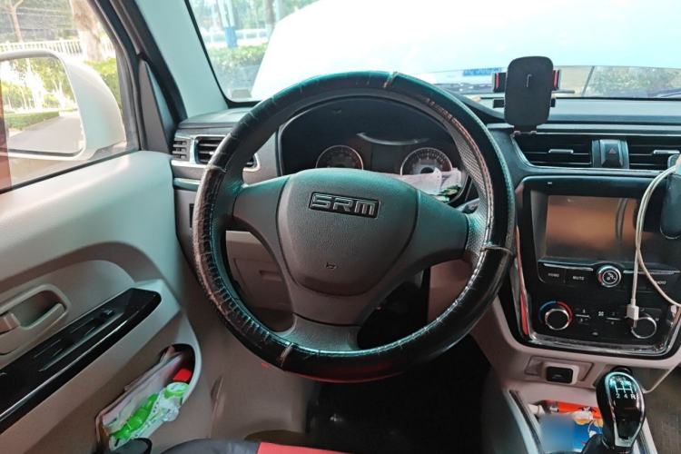 Used Jinbei New Hiace X30L CNG 2023 100L CNG Wealth Edition Van 2/5-Seater Air-Conditioned Model SWCC15M Steering Wheel