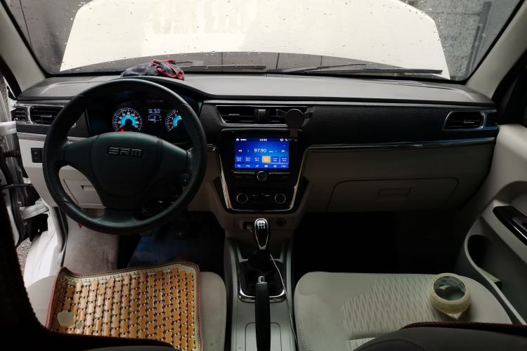 Used Jinbei New Hiace X30L CNG 2023 70L CNG Wealth Edition Coach 6/7-Seater Central Air-Conditioned Version SWCC15M Center Console