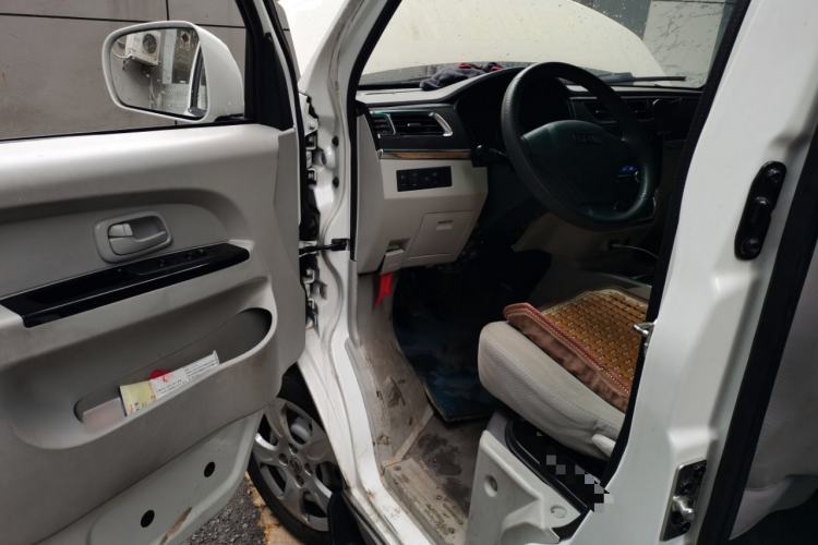 Used Jinbei New Hiace X30L CNG 2023 70L CNG Wealth Edition Coach 6/7-Seater Central Air-Conditioned Version SWCC15M Driver Seat