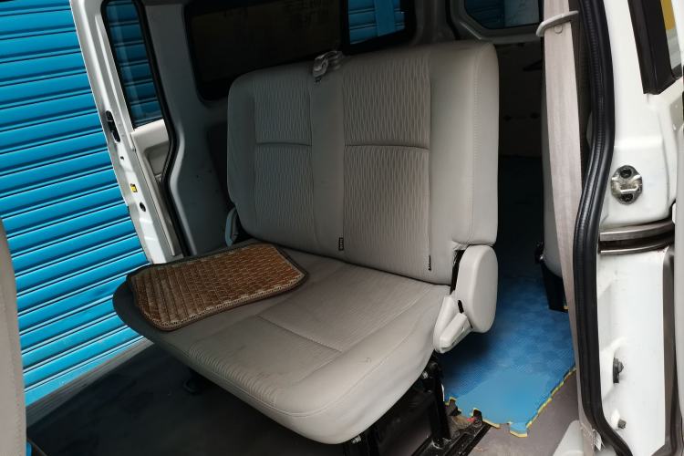Used Jinbei New Hiace X30L CNG 2023 70L CNG Wealth Edition Coach 6/7-Seater Central Air-Conditioned Version SWCC15M Left Rear Seat