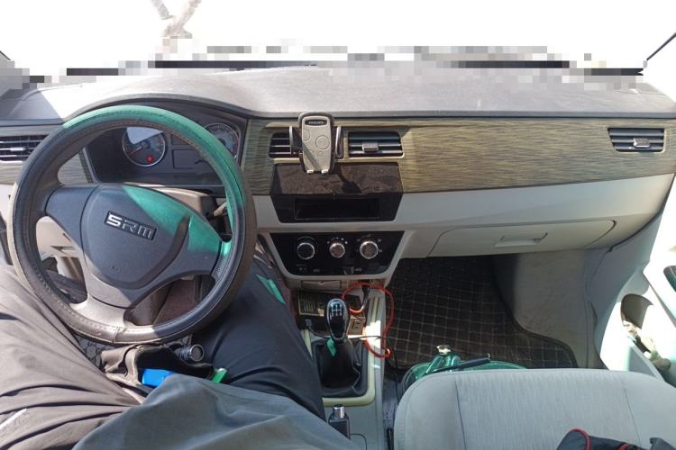 Used Jinbei New Hiace X30L CNG 2023 70L CNG Van 2/5 Seats Air-Conditioned Version Center Console