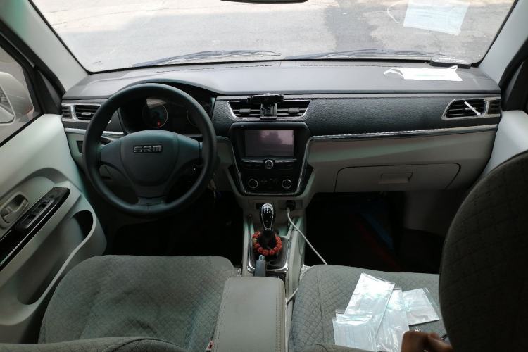Used Jinbei New Hiace X30L CNG 2023 100L CNG Wealth Edition Bus 6/7 Seats No Air Conditioning SWCC15M Center Console