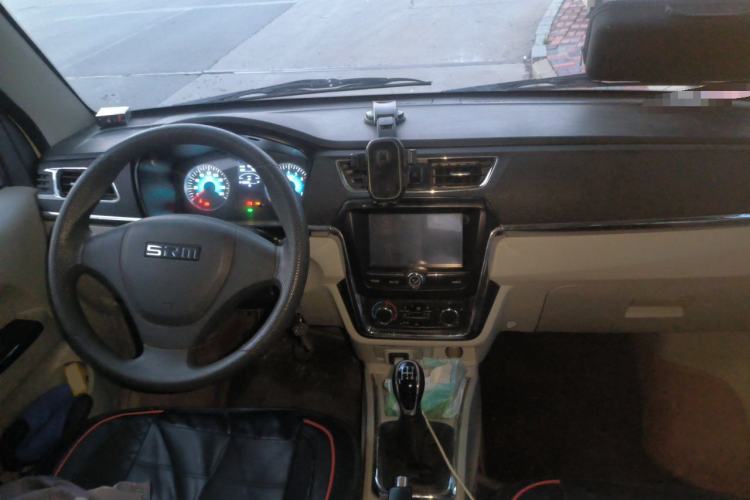 Used Jinbei New Hiace X30L CNG 2023 100L CNG Wealth Edition Bus 6/7 Seats No Air Conditioning SWCC15M Center Console
