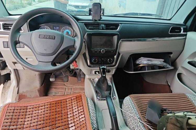 Used Jinbei New Hiace X30L CNG 2023 100L CNG Wealth Edition Bus 6/7-Seater Central Air-Conditioned Model SWCC15M Center Console