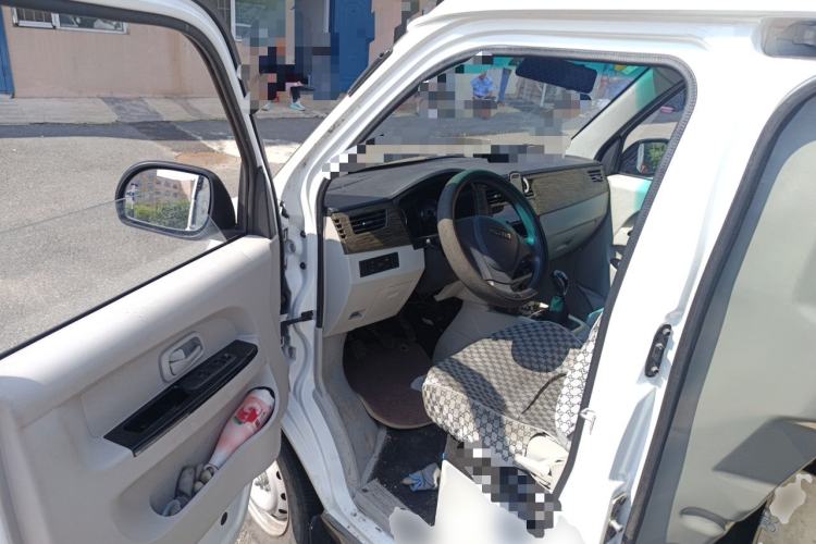 Used Jinbei New Hiace X30L CNG 2023 70L CNG Van 2/5 Seats Air-Conditioned Version Driver Seat