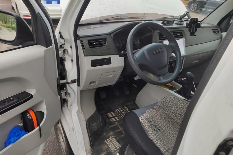 Used Jinbei New Hiace X30L CNG 2023 100L CNG Wealth Edition Van 2/5-Seater Air-Conditioned Model SWCC15M Driver Seat
