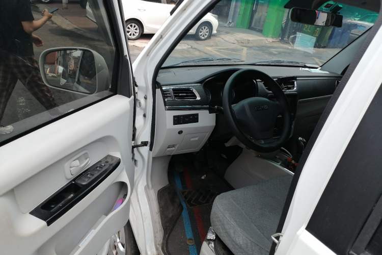 Used Jinbei New Hiace X30L CNG 2023 100L CNG Wealth Edition Bus 6/7 Seats No Air Conditioning SWCC15M Driver Seat
