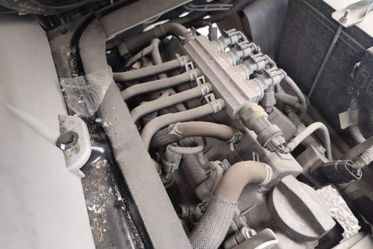 Used Jinbei New Hiace X30L CNG 2023 100L CNG Wealth Edition Van 2/5-Seater Air-Conditioned Model SWCC15M Engine Bay