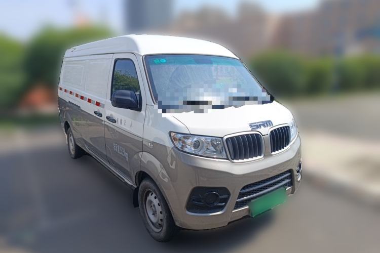 Used Jinbei New Hiace X30L CNG 2023 70L CNG Van 2/5 Seats Air-Conditioned Version Front Right 45 Deg