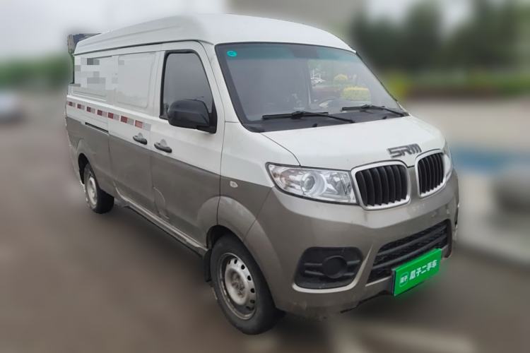 Used Jinbei New Hiace X30L CNG 2023 100L CNG Wealth Edition Van 2/5-Seater Air-Conditioned Model SWCC15M Front Right 45 Deg