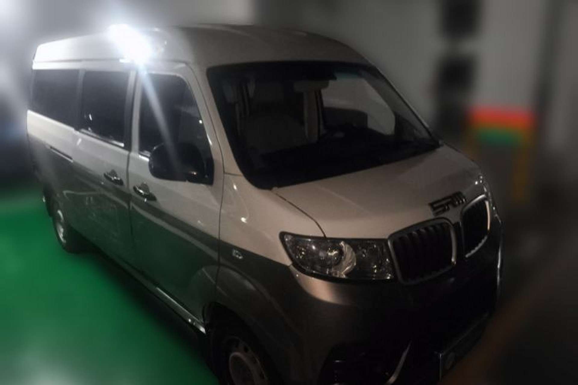 Used Jinbei New Hiace X30L CNG 2023 100L CNG Wealth Edition Bus 6/7 Seats No Air Conditioning SWCC15M Front Right 45 Deg