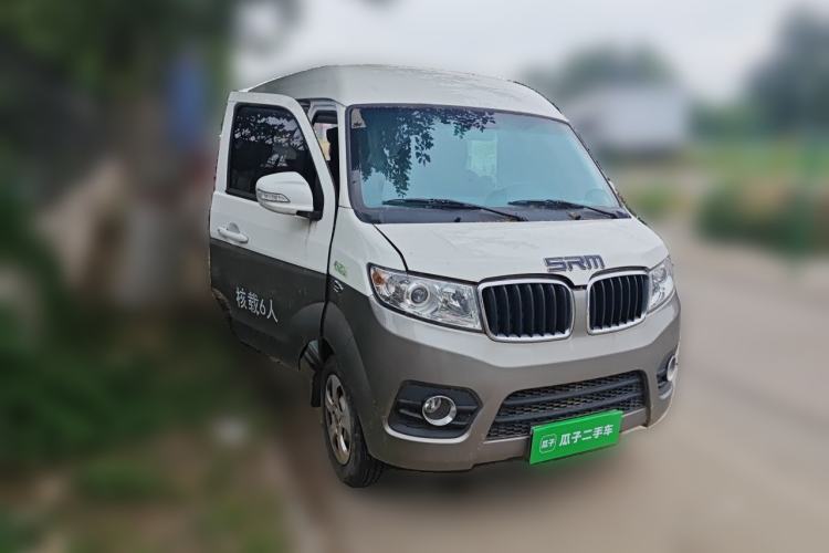 Used Jinbei New Hiace X30L CNG 2023 100L CNG Wealth Edition Bus 6/7-Seater Central Air-Conditioned Model SWCC15M Front Right 45 Deg
