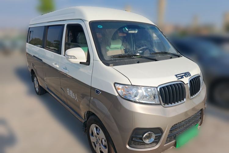 Used Jinbei New Hiace X30L CNG 2023 100L CNG Wealth Edition Bus 6/7-Seater Central Air-Conditioned Model SWCC15M Front Right 45 Deg