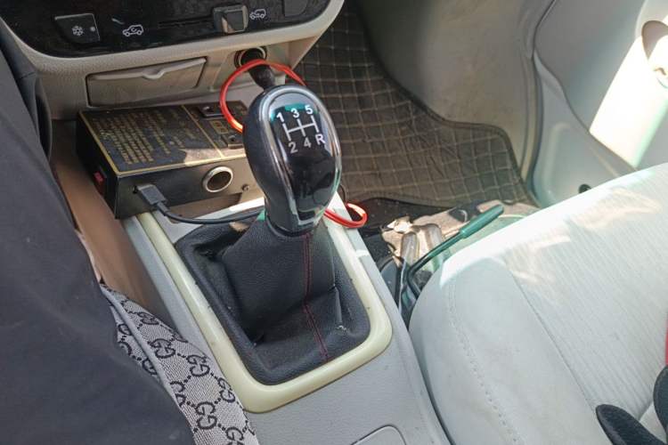 Used Jinbei New Hiace X30L CNG 2023 70L CNG Van 2/5 Seats Air-Conditioned Version Gear Lever