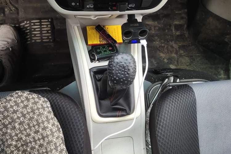 Used Jinbei New Hiace X30L CNG 2023 100L CNG Wealth Edition Van 2/5-Seater Air-Conditioned Model SWCC15M Gear Lever