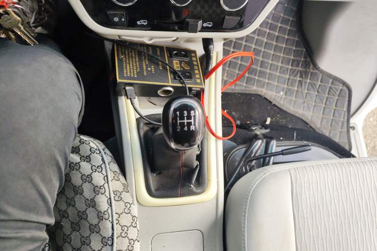 Used Jinbei New Hiace X30L CNG 2023 100L CNG Wealth Edition Van 2/5-Seater Air-Conditioned Model SWCC15M Gear Lever