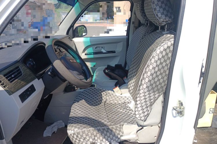 Used Jinbei New Hiace X30L CNG 2023 70L CNG Van 2/5 Seats Air-Conditioned Version Left Front Seat