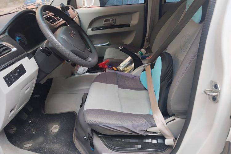 Used Jinbei New Hiace X30L CNG 2023 100L CNG Wealth Edition Bus 6/7 Seats No Air Conditioning SWCC15M Left Front Seat