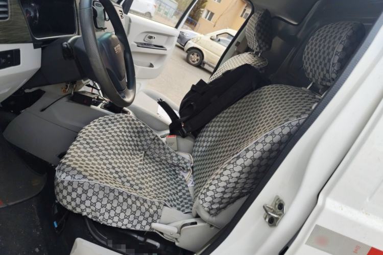 Used Jinbei New Hiace X30L CNG 2023 100L CNG Wealth Edition Van 2/5-Seater Air-Conditioned Model SWCC15M Left Front Seat