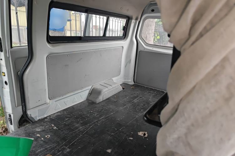 Used Jinbei New Hiace X30L CNG 2023 100L CNG Wealth Edition Bus 6/7-Seater Central Air-Conditioned Model SWCC15M Left Rear Seat