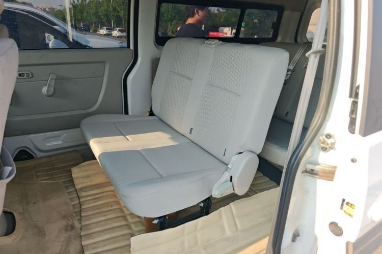 Used Jinbei New Hiace X30L CNG 2023 100L CNG Wealth Edition Bus 6/7-Seater Central Air-Conditioned Model SWCC15M Left Rear Seat