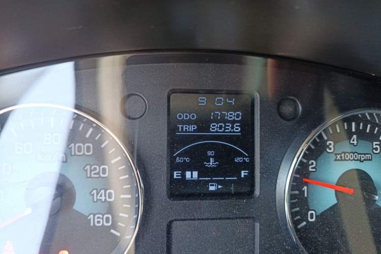 Used Jinbei New Hiace X30L CNG 2023 70L CNG Van 2/5 Seats Air-Conditioned Version Odometer Close Up