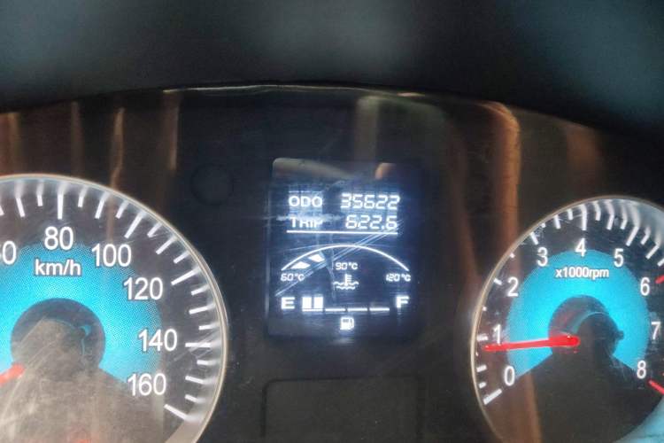 Used Jinbei New Hiace X30L CNG 2023 100L CNG Wealth Edition Bus 6/7 Seats No Air Conditioning SWCC15M Odometer Close Up