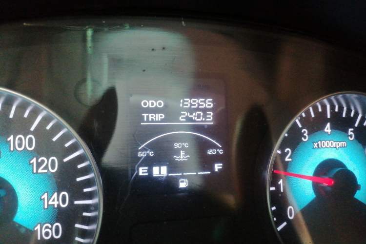 Used Jinbei New Hiace X30L CNG 2023 100L CNG Wealth Edition Bus 6/7 Seats No Air Conditioning SWCC15M Odometer Close Up
