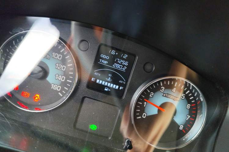 Used Jinbei New Hiace X30L CNG 2023 100L CNG Wealth Edition Van 2/5-Seater Air-Conditioned Model SWCC15M Odometer Close Up