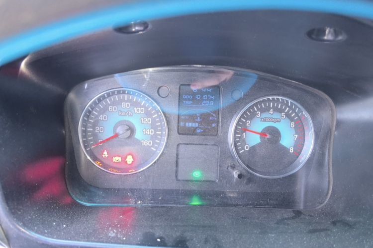 Used Jinbei New Hiace X30L CNG 2023 100L CNG Wealth Edition Van 2/5-Seater Air-Conditioned Model SWCC15M Odometer Close Up