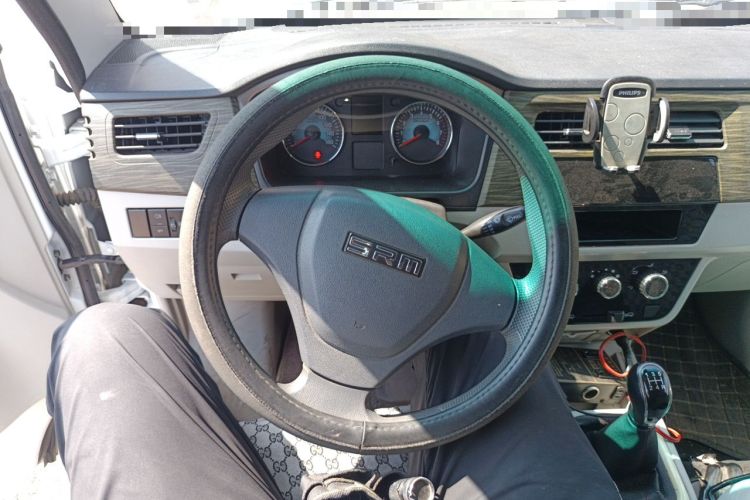 Used Jinbei New Hiace X30L CNG 2023 70L CNG Van 2/5 Seats Air-Conditioned Version Steering Wheel