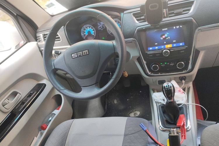 Used Jinbei New Hiace X30L CNG 2023 100L CNG Wealth Edition Bus 6/7 Seats No Air Conditioning SWCC15M Steering Wheel
