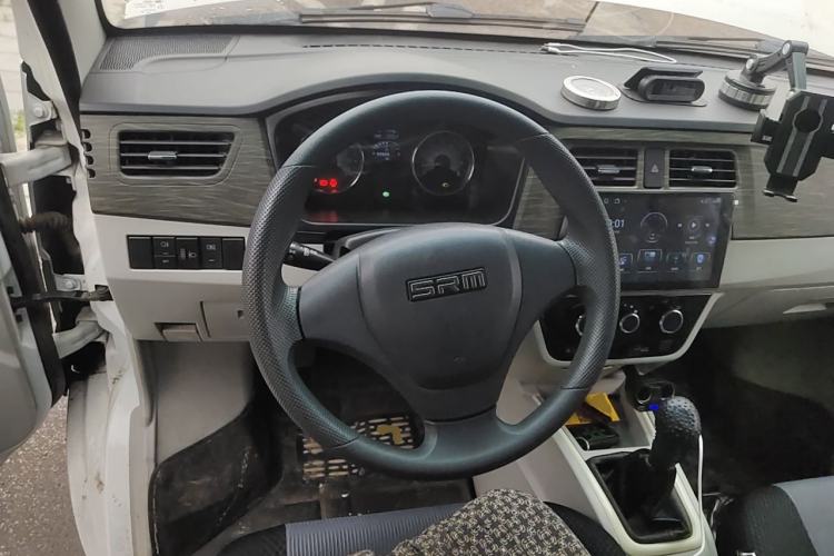 Used Jinbei New Hiace X30L CNG 2023 100L CNG Wealth Edition Van 2/5-Seater Air-Conditioned Model SWCC15M Steering Wheel